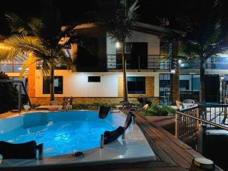 Lux Guatape Lakeside Retreat Cabin Jacuzzi - 2