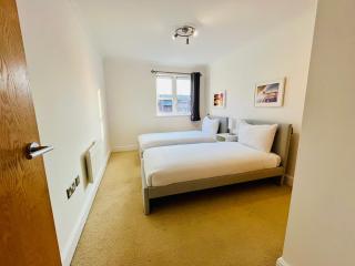 Exquisite City Centre Apartment - Recently refurbed - 2 Bed 2 Bath - Free Parking - Netflix Amazon Disney - 3