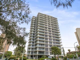 Boulevard Towers on Broadbeach - Gold Coast - 4