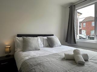 Jane's Place in Coventry - 2 Double Beds, 1 Sofa Bed, Ideal for Families - 6