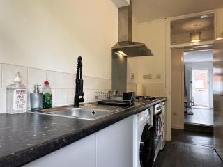 Jane's Place in Coventry - 2 Double Beds, 1 Sofa Bed, Ideal for Families - 7