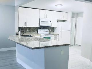 MODERN 2BR 2BA CONDO near AVENTURA! Wi-Fi! Parking - 6