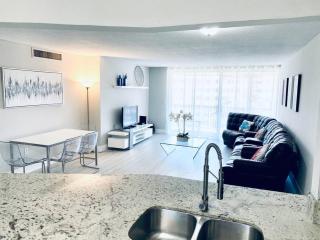 MODERN 2BR 2BA CONDO near AVENTURA! Wi-Fi! Parking - 1