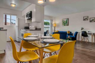 Spacious 2 Bedroom Retreat Near Beverly Hills with FREE Parking - Los Angeles - 3