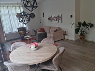 Het Voorhuis - - 6