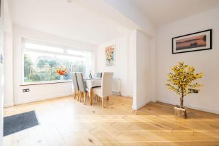Warm spacious house, free parking, gorgeous garden - Sale - 8