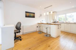 Warm spacious house, free parking, gorgeous garden - Sale - 7