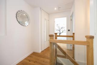 Warm spacious house, free parking, gorgeous garden - Sale - 3