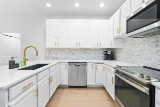Gorogeous Chic 2BDR Renovated Home near Downtown Sleeps 6 843 - Traverse City - 7