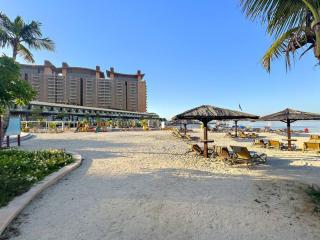 FIRST CLASS 1BR Sandy Shores Escape - Dubai - 5