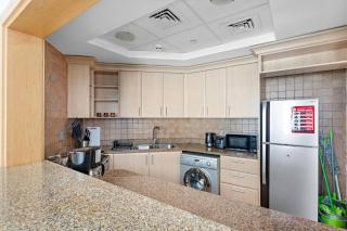 Dubai Stay with Pool, Gym, Beach Access Near Dining and Shops Too - Dubai - 6