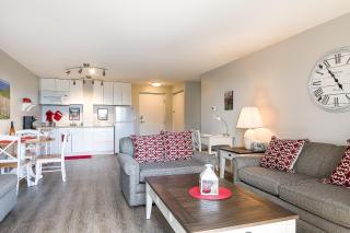 Beautiful Lake View Golf Course Condo - Traverse City - 8