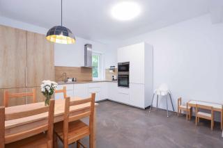 Charming Old Town Family Retreat - Bratislava - 4