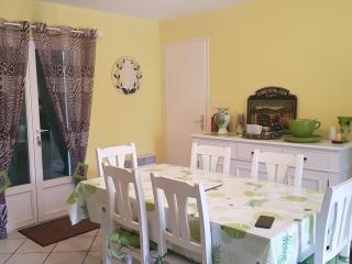 Maison avec Piscine Chauffée, Proche Plage, 3 Chambres, Jardin Clôturé, Wifi Inclus à St Hilaire de Riez - FR-1-652-44 - 1