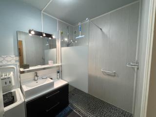 Appartement T2 lumineux 51m², centre-ville, près des plages, parking, terrasse - FR-1-71-105 - Royan - 3