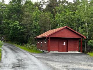 sea, lake and hill view - TheHumanBirdHouseRetreat - Søndeled - 3