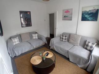 Large Family Home Central Location 3 Double Bedrooms and 1 Single Bedroom - 6
