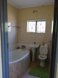 Mabwe Guest House '5km from Great Zim Ruins' - 7