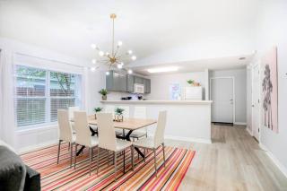 Pet-friendly 3 BR Modern Space, 5 min to Downtown - 7