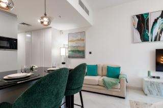 Queen Bed, Full Kitchen, New Unit - 1