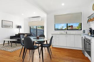Nth Central 3BR - Split Systems throughout & Wifi - Shepparton - 5
