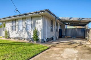 Nth Central 3BR - Split Systems throughout & Wifi - 4
