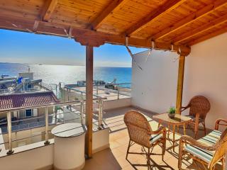 Wave n' Sea Apartment - 8