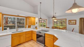 Lost - Unit 11 - Sunriver - 2