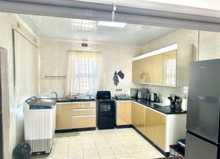 KOZY CORNER APARTMENTS - 4