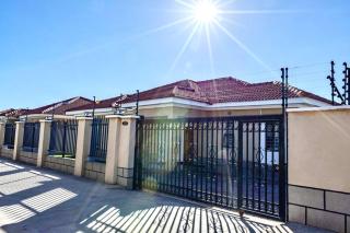 KOZY CORNER APARTMENTS - 9