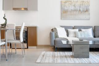 2BR Downtown Dubai, Walkable to Dubai Mall & Burj - Dubai - 1