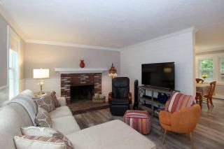 Completely renovated 3 bedroom Jewel by the sea - Monument Beach - 1