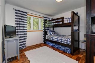 Waterfront Cottage - Fireplace - Kawartha - 8