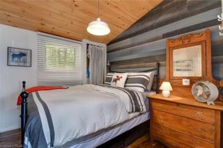 Waterfront Cottage - Fireplace - Kawartha - Lakefield - 6