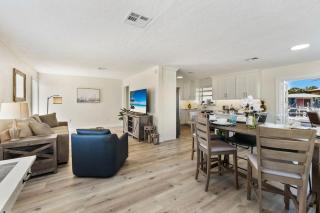 Boaters Bayshore Bungalow II w HOT TUB - Naples - 2