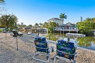 Boaters Bayshore Bungalow II w HOT TUB - 7