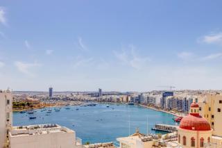 Stylish Penthouse Rooftop Hot Tub Harbour Views - Sliema - 9