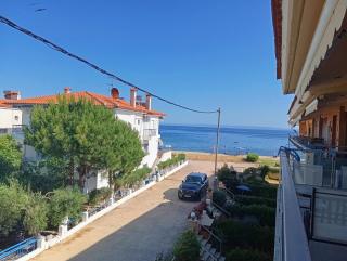 Sunny Apartment 30m from the Beach - Yerakiní - 0