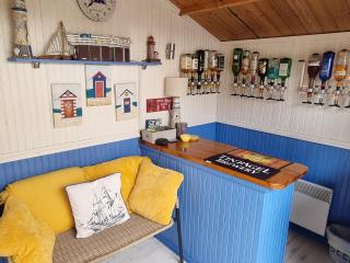 Dungarvon House B&B, Hot Tub, Garden, Summerhouse, Electric Vehicle Point , 3 Bedroom Options - Weston-super-Mare - 4