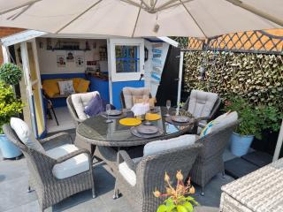 Dungarvon House B&B, Hot Tub, Garden, Summerhouse, Electric Vehicle Point , 3 Bedroom Options - Weston-super-Mare - 5