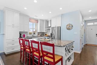 Ocean Breezes 4 Bedroom 4 Bath with Amenities - 2