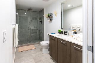 Vibrant Downtown Miami Gem - 2BR, near Port of Miami & Entertainment - Miami - 2