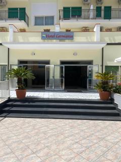 Hotel Germania - Praia a Mare - 9
