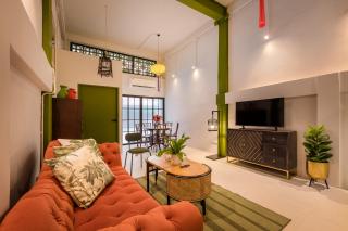 Charming Sukhumvit Shophouse - 2mins walk to skytrain - Bangkok - 5