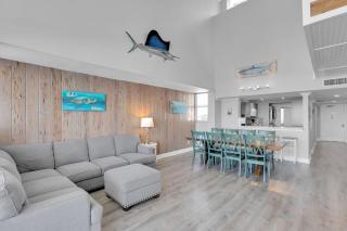 St Thomas - Waterfront Penthouse sleeps 16 w Pool & Boat Dock - Key West - 3