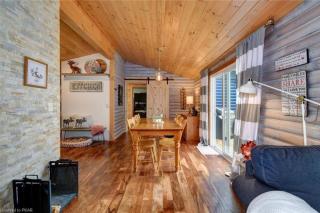 Waterfront Cottage - Fireplace - Kawartha - Lakefield - 4
