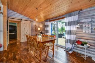 Waterfront Cottage - Fireplace - Kawartha - Lakefield - 3