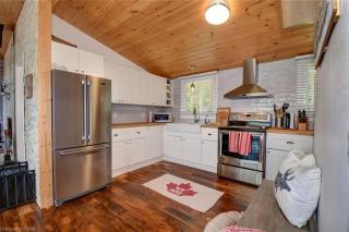 Waterfront Cottage - Fireplace - Kawartha - Lakefield - 5