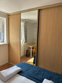 Quiet central apartment for upto 4 people - 4