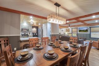 ENTERTAINMENT GALORE! LUXURIOUS Property, SPECTACULAR & PEACEFUL SETTING, GREAT LOCATION, CLOSE TO MAJOR ATTRACTIONS!! - Pigeon Forge - 2